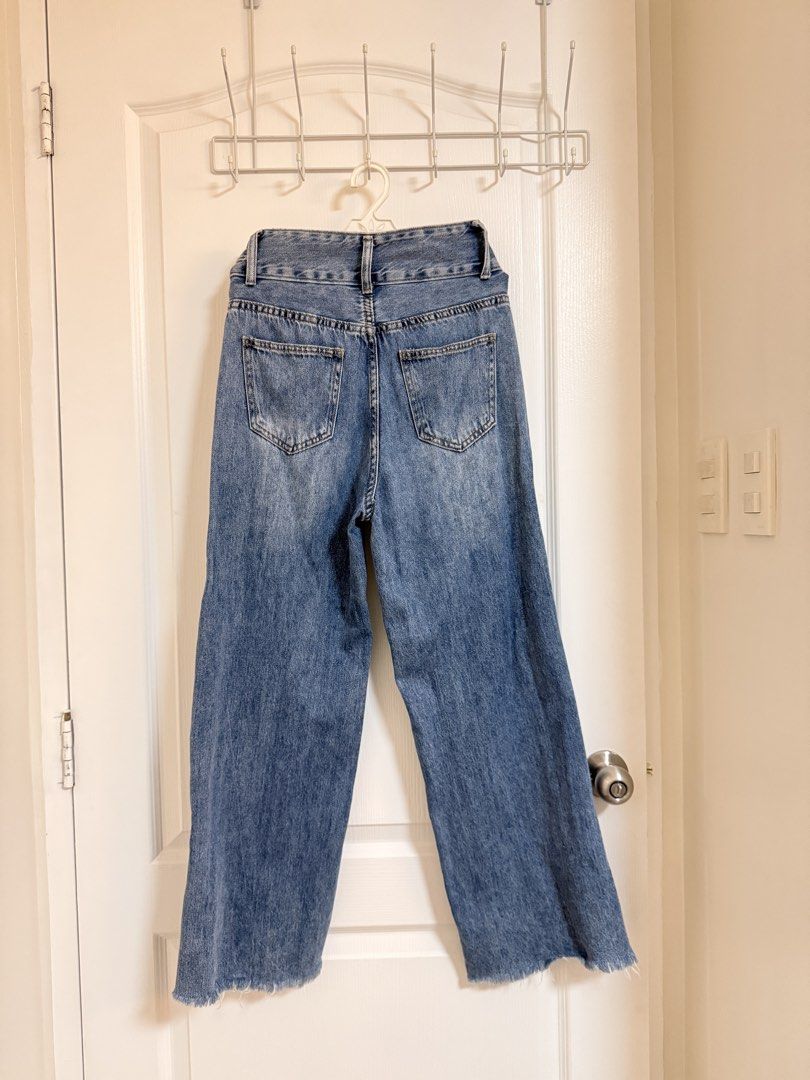 blue medium-wash wide-leg denim jeans (Category: Jeans) located in San Fernando. Submitted by lovedbylove__ (Listing ID 1465697376, Image 3). Description: blue medium-wash wide-leg denim jeans feature a high-waist double-button Waist- 27-28 Length 40 Very good condition .