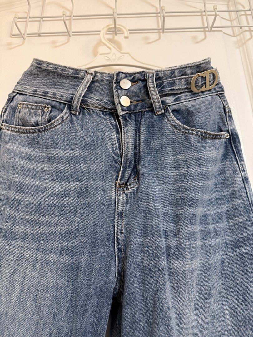 blue medium-wash wide-leg denim jeans (Category: Jeans) located in San Fernando. Submitted by lovedbylove__ (Listing ID 1465697376, Image 2). Description: blue medium-wash wide-leg denim jeans feature a high-waist double-button Waist- 27-28 Length 40 Very good condition .