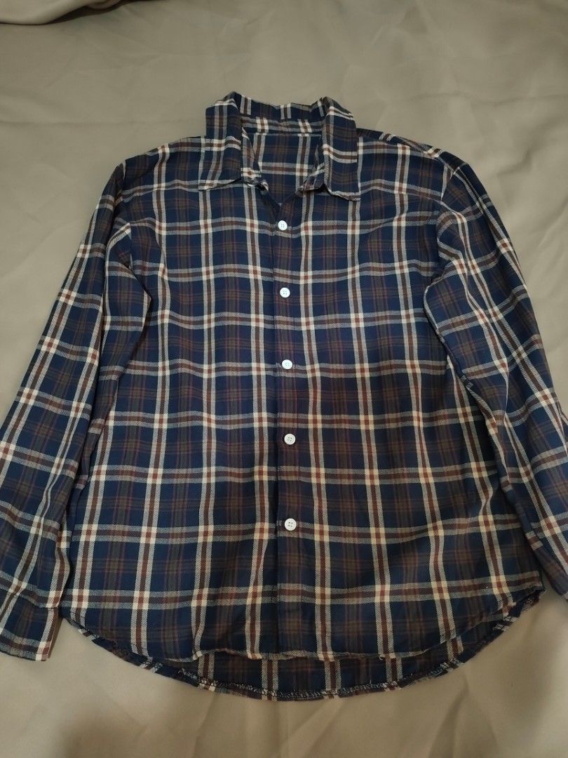 Blue Plaid Flannel Long Sleeve Button Down Shirt (Category: Formal Shirts) located in Manila. Submitted by alyssarodr96981 (Listing ID 1465645698, Image 3). Description: Blue Button-Down Plaid Flannel Shirt S: M L = 29 W = 21 Condition: 8/10 Flaw: Light, unnoticeable lint Location: Pasig City MOP: GCash MOD: Lalamove, J&T (Upon availability, may take up to 5 days before shipping) .