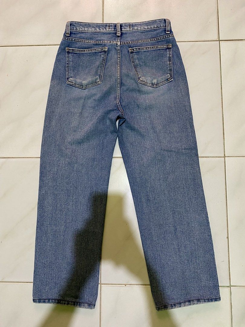 BLUE STRAIGHT CUT JEANS (Category: Jeans) located in Tagbilaran City. Submitted by thriftsnikulot (Listing ID 1465651182, Image 2). Description: WAISTLINE - 30 INCHES LENGTH (WAIST TO BOTTOM) - 36 INCHES LEG HOLE - 16 INCHES SIZE MEDIUM ON TAG BUT SIZE SMALL SINCE IT'S WAISTLINE IS 30.