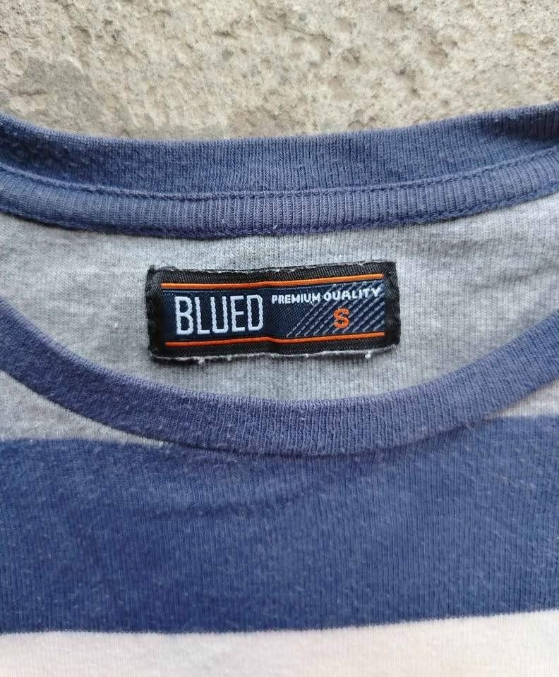 Blued Striped Longsleeves (Category: Coats, Jackets and Outerwear) located in Muntinlupa City. Submitted by lokalthriftco. (Listing ID 1465684996, Image 2). Description: Size S Minimal Stains Need wash Good condition.