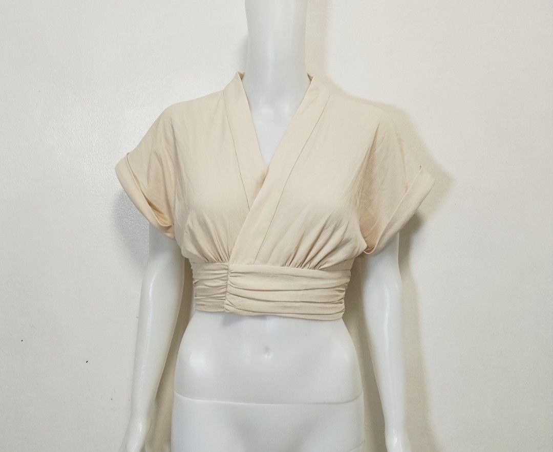 Bnew Love Bonito Karinn V-neck Wrap (Category: Others Tops) located in Pateros City. Submitted by blashjunks.y2k (Listing ID 1465713802, Image 2). Description: LOVE BONITO KARINN VNECK WRAP SIZE SMALL 750PHP MSG US.