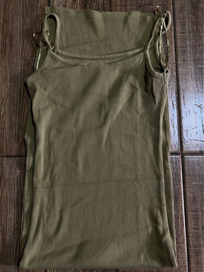 Maxi Bodycon/Fitted Dress (Category: Dresses) located in Mandaluyong City. Submitted by yanna_02501 (Listing ID 1465675289, Image 2). Description: Can fit up to Small. Stretchable material..