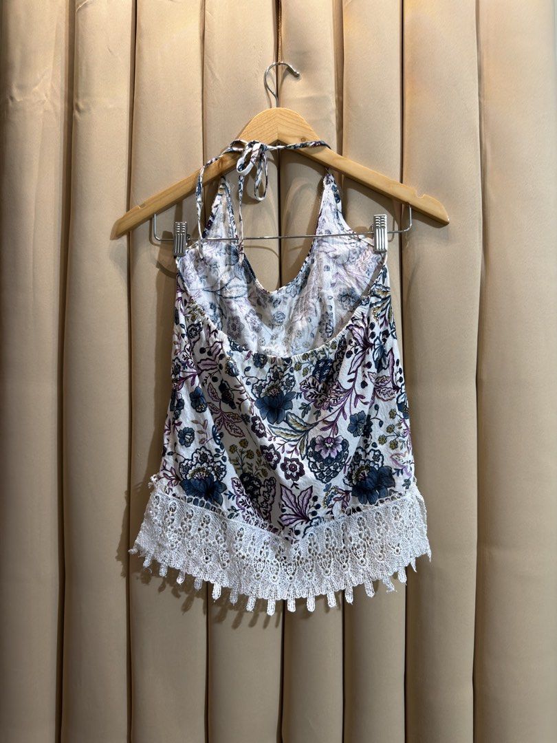 Boho Style Halter Top (Category: Sleeveless) located in Manila. Submitted by glamstylemnl (Listing ID 1465636121, Image 2). Description: ♡ SIZE: XS-S ♡ BUST: 28-32 ♡ Swipe left to see the actual color & details ♡ floral patterns / wooden bead accents along neck and hem / crocheted lace trimming at the bottom ♡ HQ • 10/10 ♡ Ready to wear 👚.