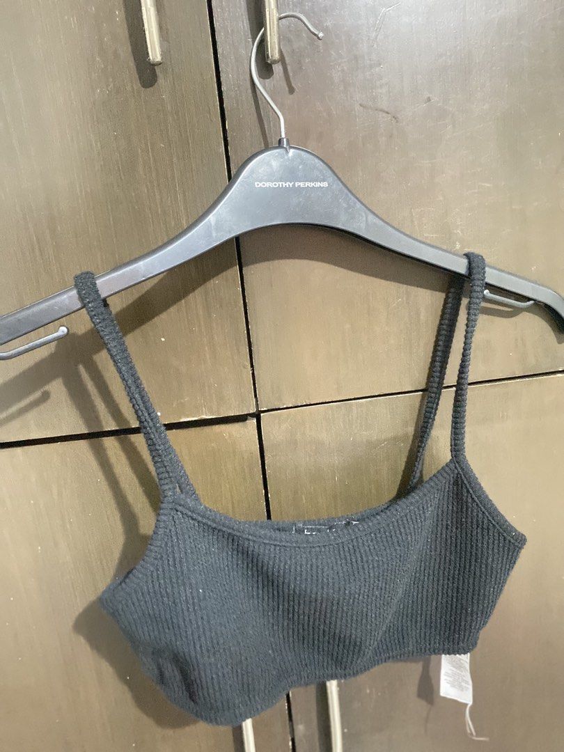 Boohoo Black Ribbed Crop Top (Category: Sleeveless) located in Manila. Submitted by raine_cloud (Listing ID 1465591007, Image 1). Description: - Brand: Boohoo - Condition: Brand new with tag attached - Size: UK 6 / US 2 - Color: Black - Material: Stretchy ribbed knit - Details: Scoop neckline and trendy double spaghetti straps - good for hiking top.
