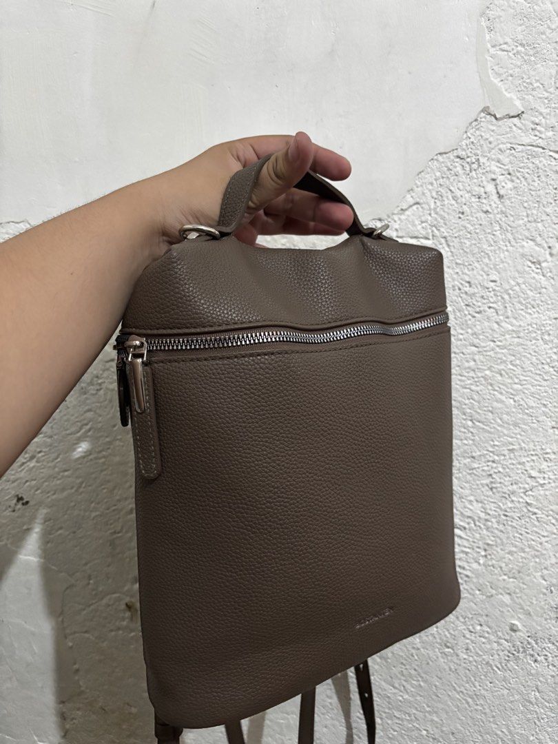 bostanten 2 way bag (Category: Shoulder Bags) located in Manila. Submitted by samanthavi15939 (Listing ID 1465675902, Image 3). Description: -used twice -durable -2 way style (shoulder and backpack) .