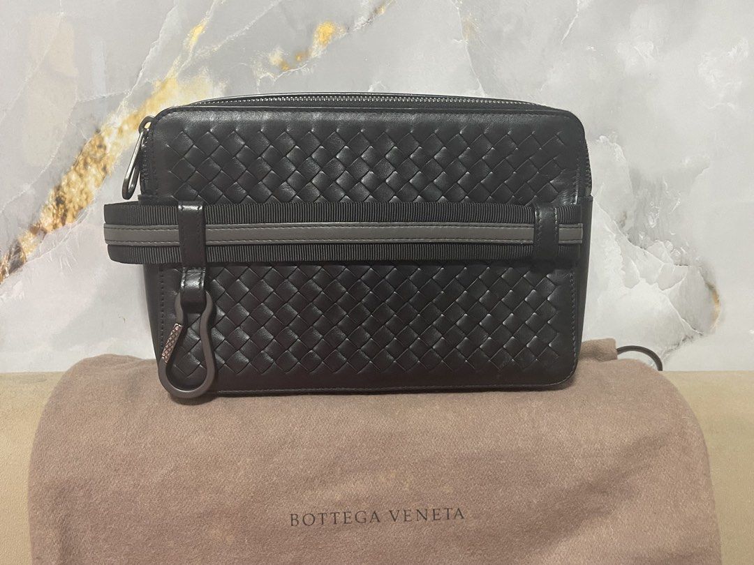 bottega veneta (Category: Clutches) located in Quezon City. Submitted by brandmanila (Listing ID 1465738098, Image 1). Description: with dust bag.
