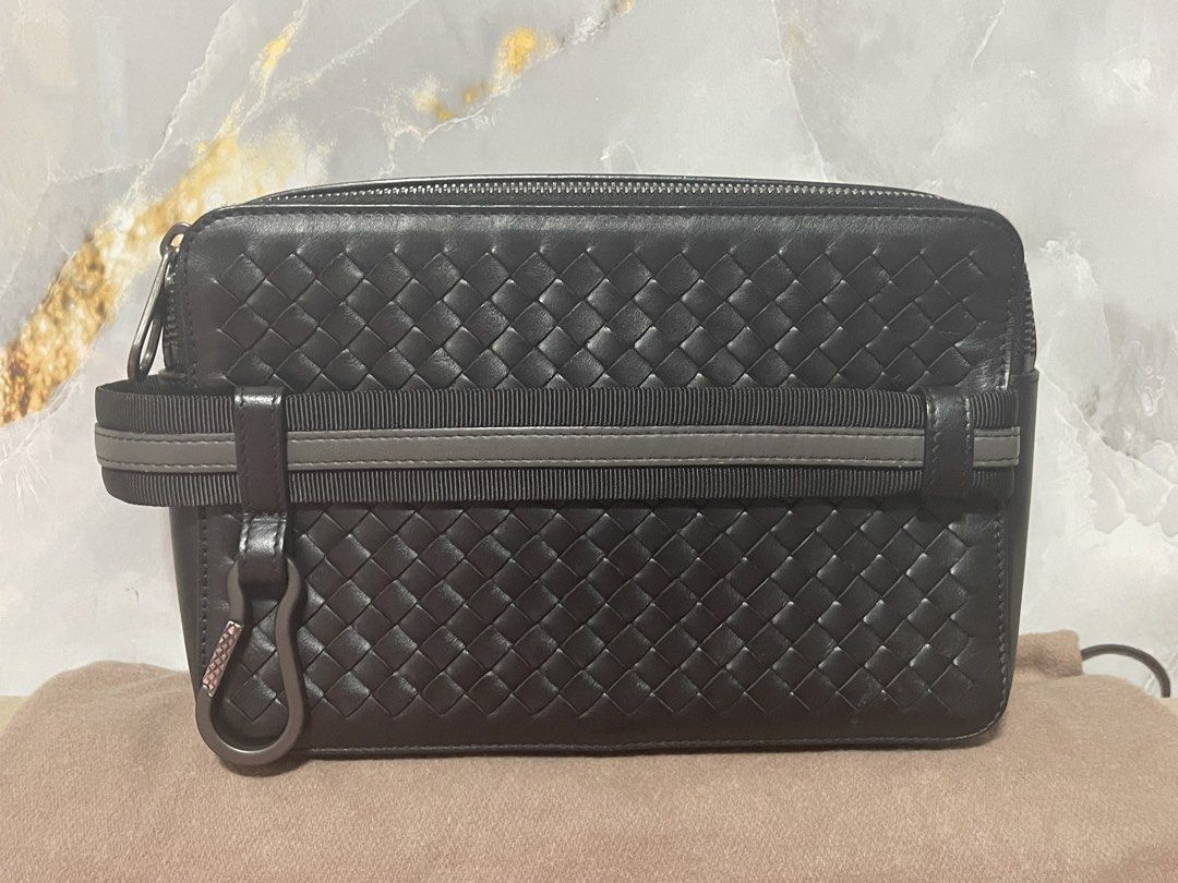 bottega veneta (Category: Clutches) located in Quezon City. Submitted by brandmanila (Listing ID 1465738098, Image 2). Description: with dust bag.