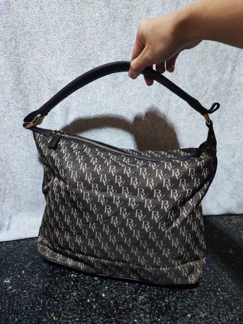 Bottega Veneta Monogram Hobo Handbag Brown (Category: Luxury Bags & Wallets) located in Baguio. Submitted by ozara.06 (Listing ID 1465699838, Image 2). Description: Bottega Veneta Vintage hobo bag Original Medium size In very good condition 4500.