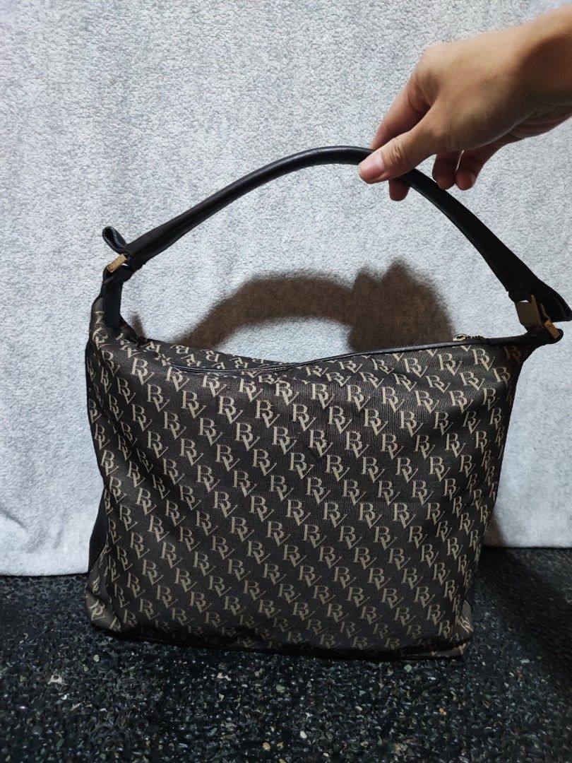 Bottega Veneta Monogram Hobo Handbag Brown (Category: Luxury Bags & Wallets) located in Baguio. Submitted by ozara.06 (Listing ID 1465699838, Image 1). Description: Bottega Veneta Vintage hobo bag Original Medium size In very good condition 4500.