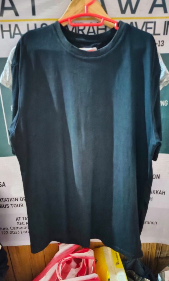 Bottega veneta plain black tee (Category: Luxury Apparel) located in Manila. Submitted by mackussil (Listing ID 1465678099, Image 1). Description: like new. no issue color rate 9/10 condition 10/10 maliwanag lng po ilaw kaya medyo faded tignan.