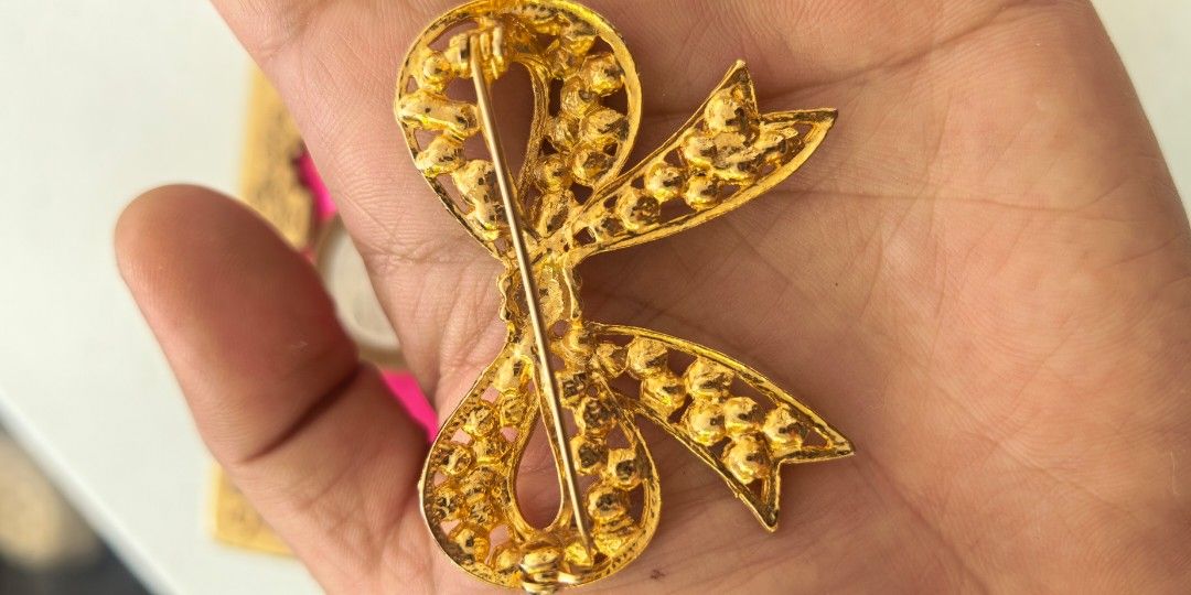 Bow with crystal stones brooch Japan (Category: Brooches) located in Tuguegarao City. Submitted by zenphoenix-7ad615 (Listing ID 1465592608, Image 3). Description: Bow Brooch Japan.