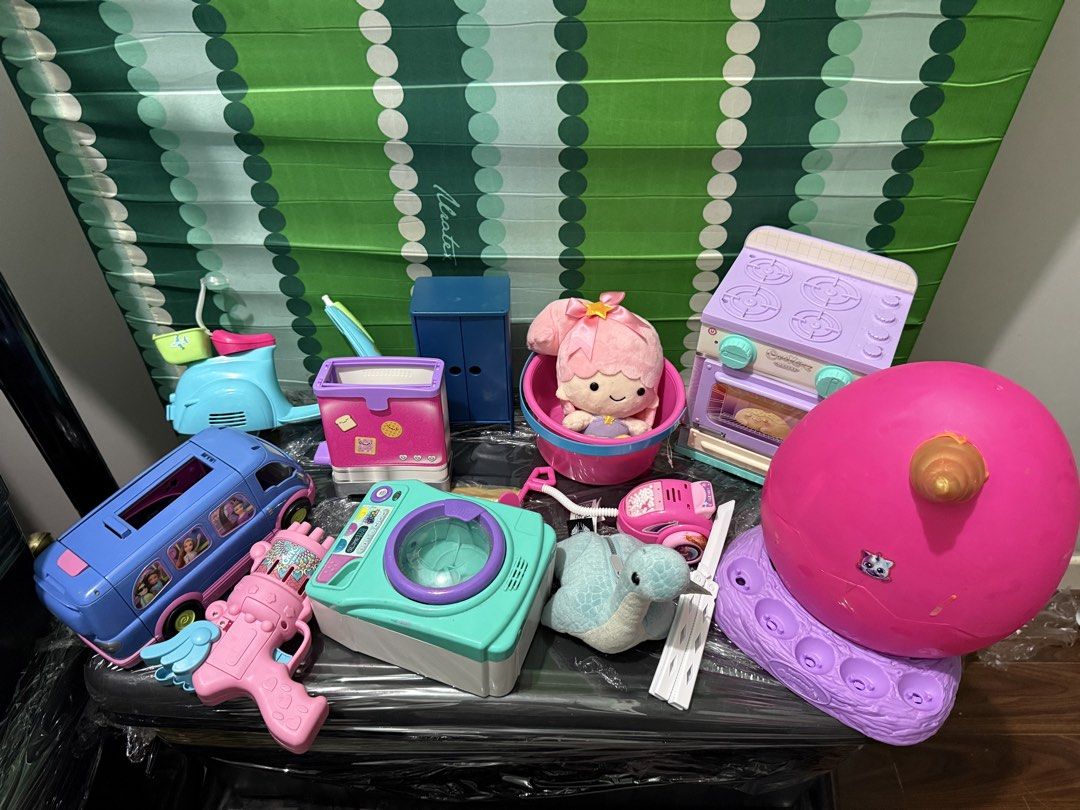 BRANDED ASSORTED TOYS (Category: Kids Toys) located in Pasig City. Submitted by stringkits (Listing ID 1465613309, Image 1). Description: BRANDED ASSORTED TOYS ALMOST NEW GOOD CONDITION 1 UNIT COST MORE THAN 1K pick up location Coffee Bean Sapphire Road Ortigas Pasig. .