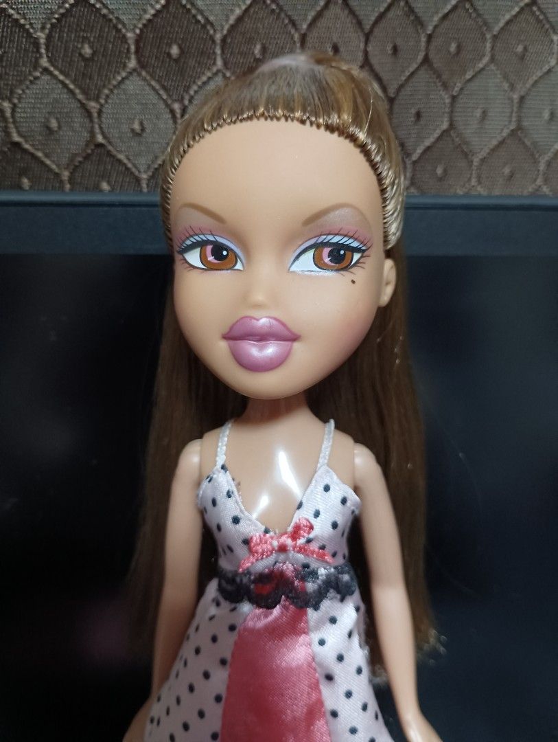 Bratz Sleep Over Yasmin Doll (Category: Kids Toys) located in Rizal. Submitted by purplepower7 (Listing ID 1465702240, Image 2). Description: In original hair style and outfit with replacement shoes soft smooth hair payment via G-Cash shipping via GGX.