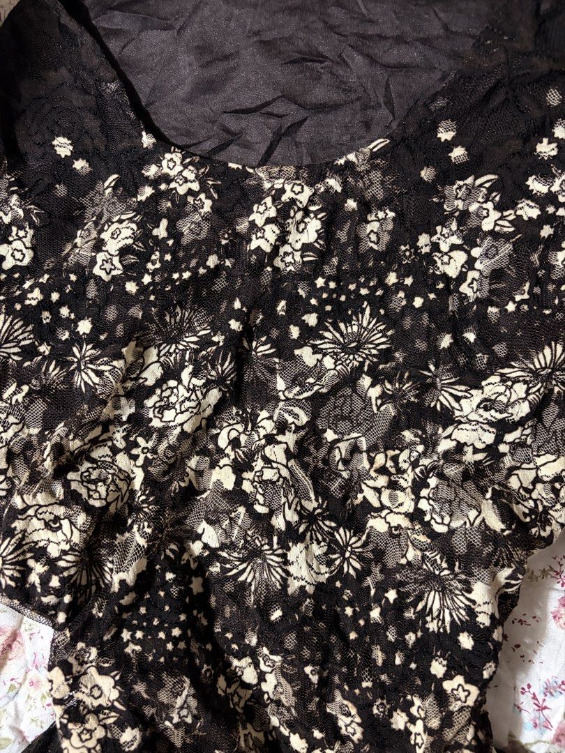 Brown Floral Lace Top (Category: Longsleeves) located in Muntinlupa City. Submitted by herellas0504 (Listing ID 1465709170, Image 3). Description: Brown Floral Lace Top Mine: 299 | Lock: 399 ———————————— size: med-large no issue, good as new willing to keep.