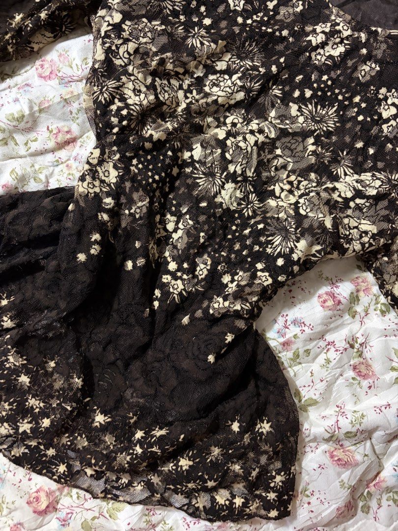 Brown Floral Lace Top (Category: Longsleeves) located in Muntinlupa City. Submitted by herellas0504 (Listing ID 1465709170, Image 2). Description: Brown Floral Lace Top Mine: 299 | Lock: 399 ———————————— size: med-large no issue, good as new willing to keep.