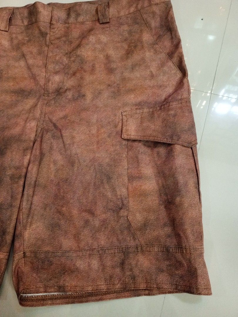 Brown mottled cargo shorts with side pockets (Category: Shorts) located in Orani. Submitted by thriftniea (Listing ID 1465647692, Image 2). Description: SIZE 38 LENGTH 21 BOARDSHORT LIKE UNG TELA.