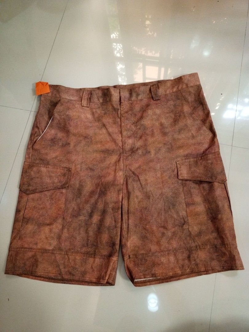 Brown mottled cargo shorts with side pockets (Category: Shorts) located in Orani. Submitted by thriftniea (Listing ID 1465647692, Image 1). Description: SIZE 38 LENGTH 21 BOARDSHORT LIKE UNG TELA.