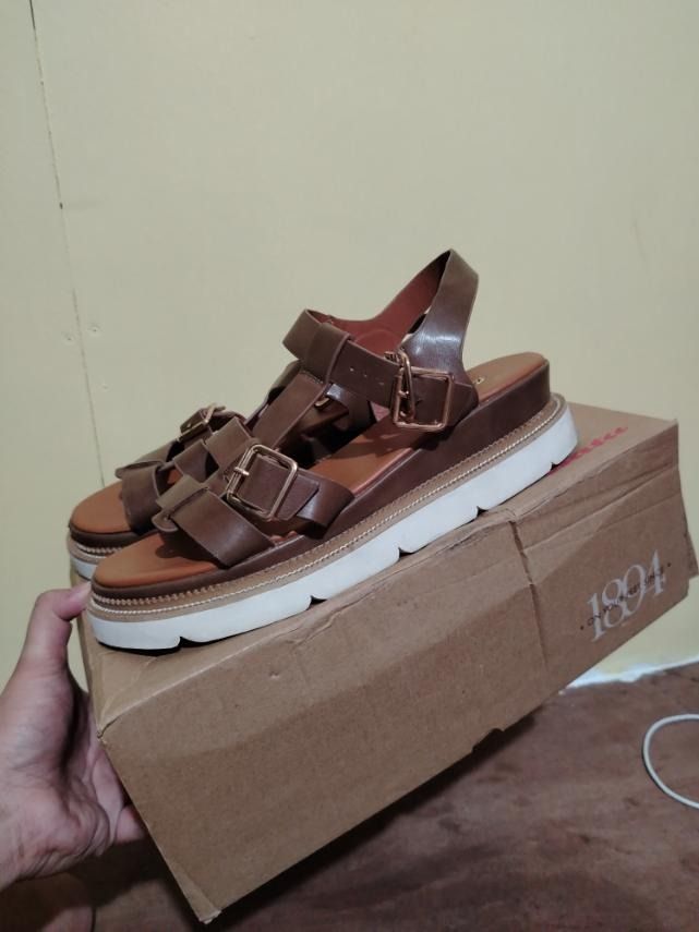 Brown Platform Sandals with Buckles and White Sole (Category: Flats & Sandals) located in Caloocan City. Submitted by marco.antor (Listing ID 1465687646, Image 2). Description: - Brown strappy platform sandals with a classic gladiator-inspired design - Features eye-catching gold-tone buckle details on multiple straps - Comfortable block platform heel ideal for daily wear and casual outings - Durable white rubber outsoles for better grip - Comes c