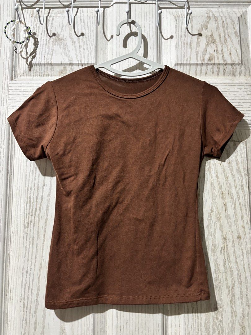 Brown Short Sleeve T-Shirt Basic Tee (Category: Shirts) located in Bautista. Submitted by abgciaa (Listing ID 1465623746, Image 2). Description: - Color: Brown - Style: Short sleeve t-shirt with a round neckline and casual fit - Fabric: Soft and comfortable - Length: Regular - Versatile everyday basic, easy to pair with jeans or skirts.
