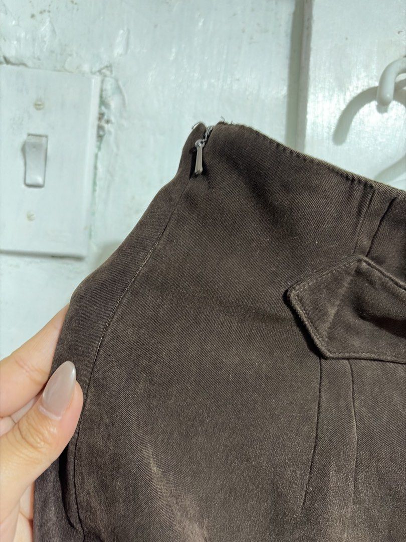 Brown Skirt (Category: Skirts) located in Quezon City. Submitted by berrystrawng (Listing ID 1465679003, Image 2). Description: .