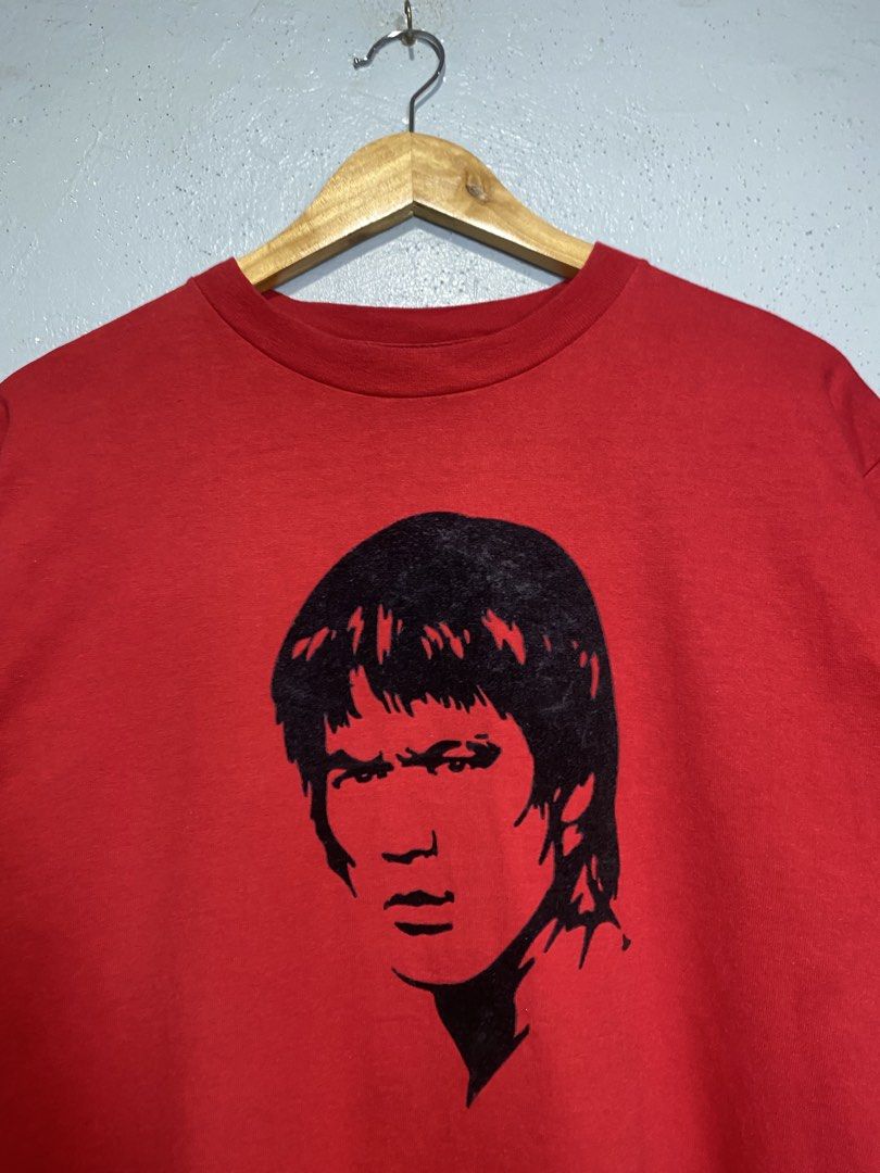 Bruce Lee Graphic T-Shirt Red Size M (Category: Tshirts & Polo Shirts ) located in Bacong. Submitted by crommermann (Listing ID 1465756576, Image 2). Description: Bruce Lee 🏷️ + 90 shipping fee -Dimes Width 21 Length 28 -Condition 9.5/10 -Color Rate 9.5/10 Excellent Condition Color may vary due to lightning Very Presentable when Worn Need Wash Pm/Dm Visayas Dumaguete loc J&T Courier Express 🚛🚛🚛 .
