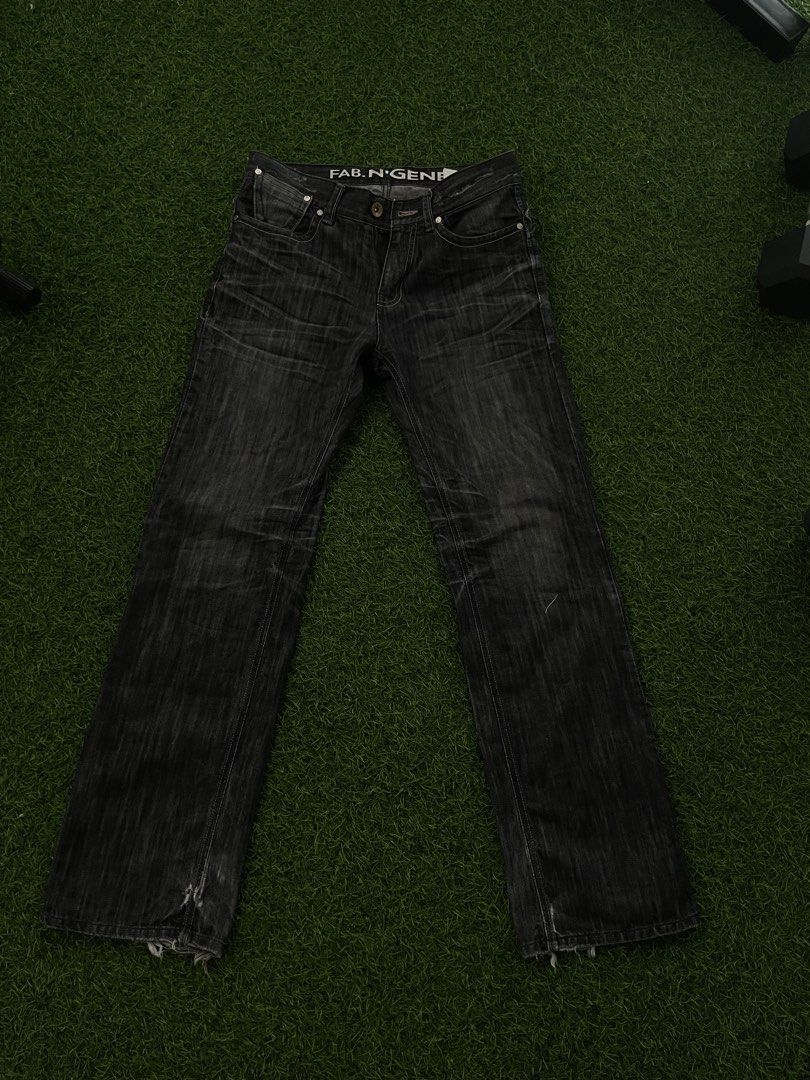 Bundle of 2 Black Denim Jeans (Category: Jeans) located in Las Pinas. Submitted by francesaly (Listing ID 1465704039, Image 2). Description: - Bundle of 2 stylish black denim jeans - Pair 1: Trendy wide-leg style with raw hem details - Pair 2: Fab. N' Gene brand with a cool distressed wash and frayed hems - Ultimate streetwear essentials - Great value bundle deal.
