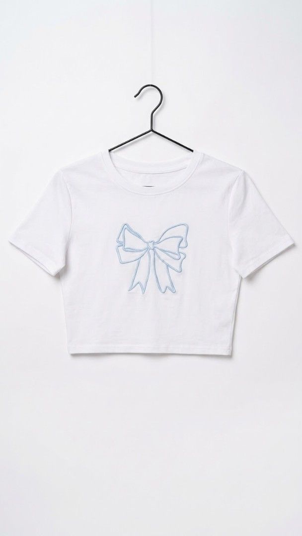 Bundle of 3 Basic Tops/Crop Tops (Category: Shirts) located in Cavite. Submitted by mypreloved_cavite (Listing ID 1465643064, Image 2). Description: Black top fits XS/S White with bow top fits XS/S White Mera top fits XXS.