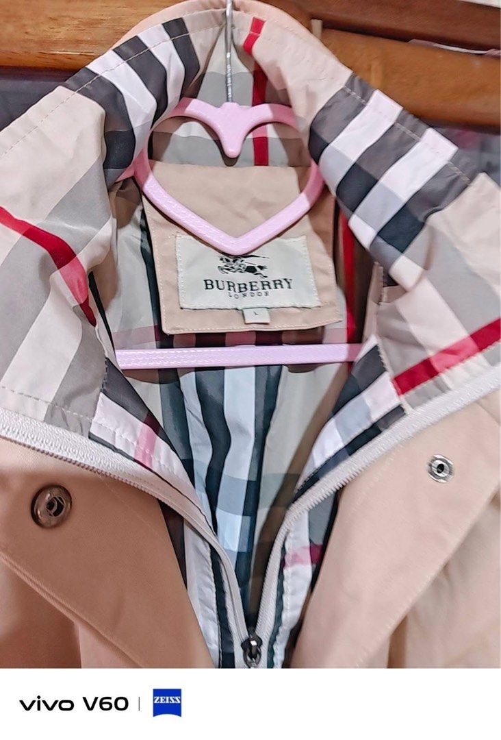 Burberry (Category: Coats, Jackets and Outerwear) located in Baguio. Submitted by beatriz468 (Listing ID 1465591952, Image 3). Description: Burberry coat Fits medium Looksnew .