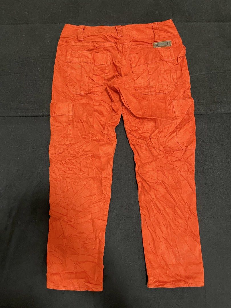 BURBERRY CARGO PANTS (Category: Jeans) located in Muntinlupa City. Submitted by clarencemirones (Listing ID 1465681547, Image 3). Description: BURBERRY CARGO PANTS blue label 28 x 30 6hem bnew w tag ₱1200 only dm me!.