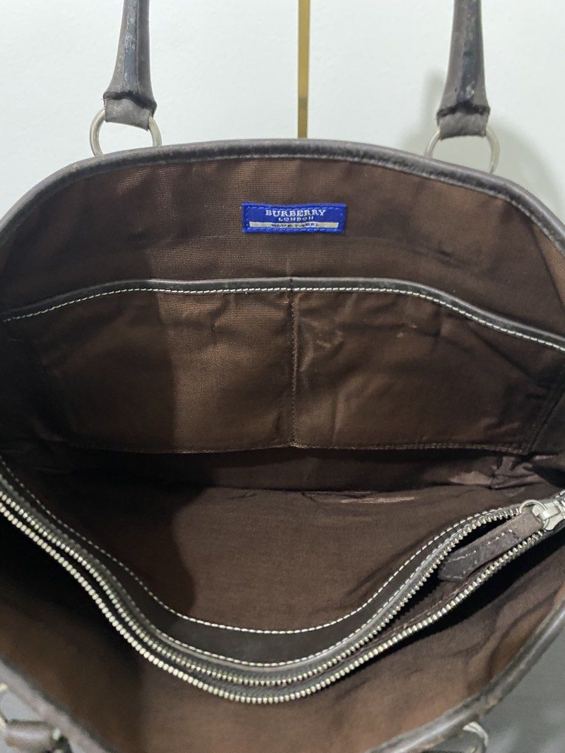 Burberry Shoulder Bag (Category: Shoulder Bags) located in Pasay City. Submitted by threeseventrading (Listing ID 1465683985, Image 2). Description: Burberry Shoulder Bag.
