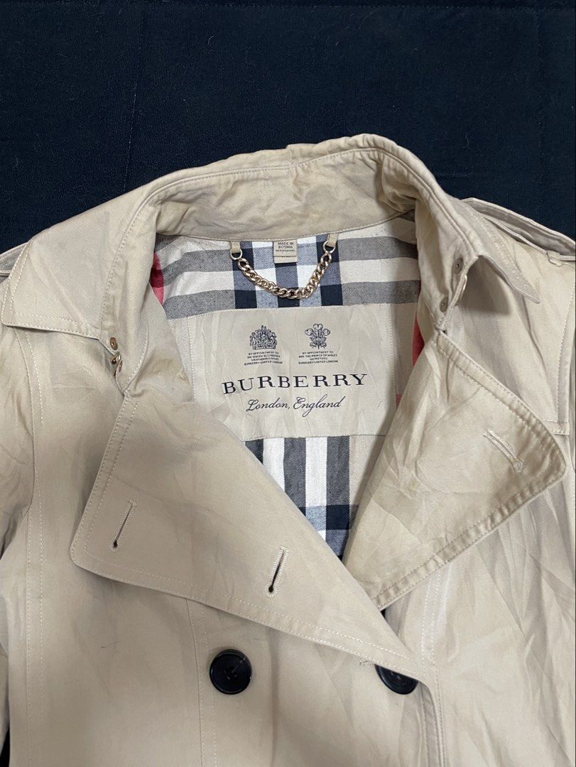 BURBERRY TRENCH COAT (Category: Coats, Jackets and Outerwear) located in Muntinlupa City. Submitted by clarencemirones (Listing ID 1465682041, Image 2). Description: BURBERRY TRENCH COAT 17” chest 29” Length 23” sleeves UK6 | US4 | IT38 dm me!.