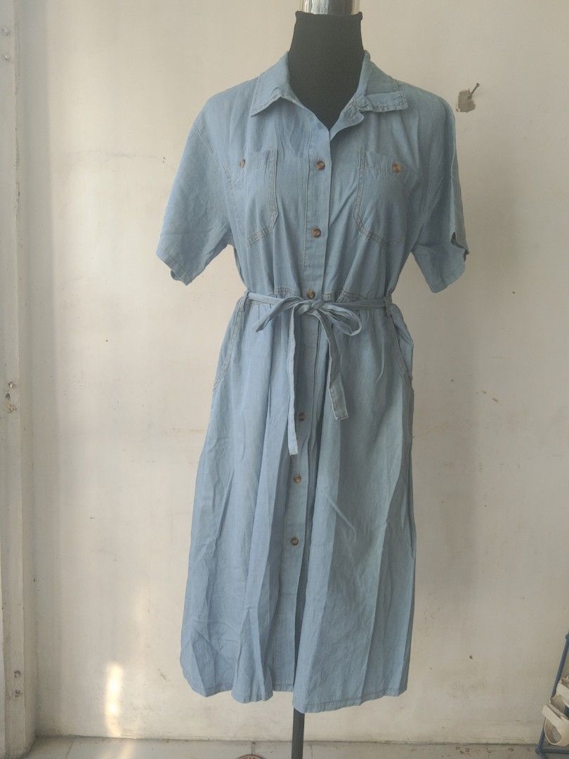 Button down denim dress (Category: Dresses) located in San Fernando. Submitted by kitkat.astina (Listing ID 1465643891, Image 1). Description: tape measurement front: shoulder: 17 inches bust: 19 inches waist: 18 inches length: 40 inches light denim large to xl frame not used.