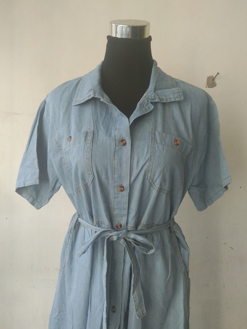 Button down denim dress (Category: Dresses) located in San Fernando. Submitted by kitkat.astina (Listing ID 1465643891, Image 2). Description: tape measurement front: shoulder: 17 inches bust: 19 inches waist: 18 inches length: 40 inches light denim large to xl frame not used.