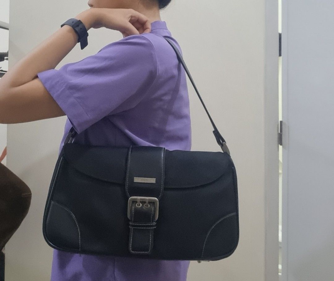 Buy 1 take 1 Kili bag (Category: Shoulder Bags) located in Quezon City. Submitted by gabdclutz (Listing ID 1465692099, Image 1). Description: FOR REFERENCE: MODEL HEIGHT 5'0 - Bag 1: Black canvas with leather trim, 13" x 7.5" with front buckle closure - Bag 2: Off-white leather, 15" x 9" with two front pockets and braided strap - Both ideal for daily use and errands - Clean interiors with smooth, fully functional zippers and closures METRO MANILA