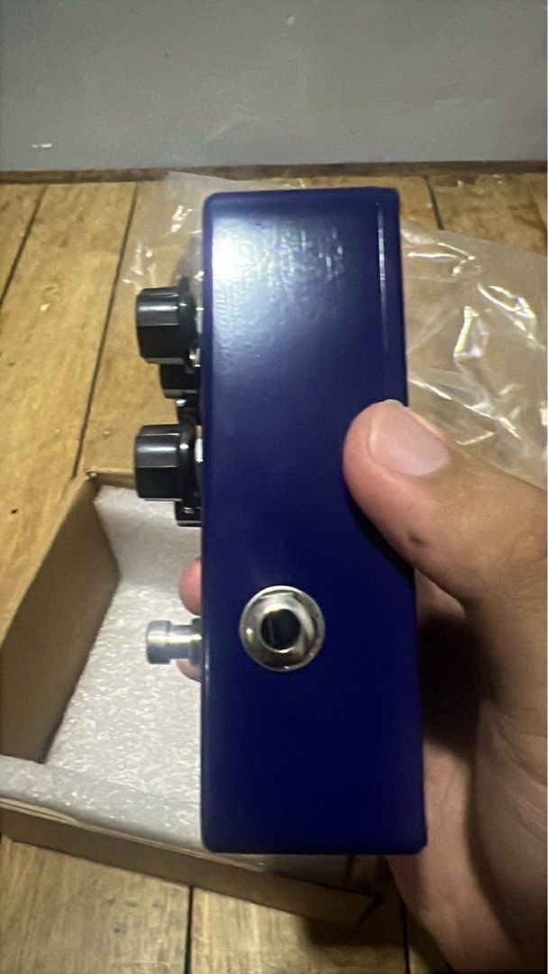 Caline CP-45 Pressure Point Bass Compressor (Category: Musical Instruments) located in Manila. Submitted by aedkid (Listing ID 1465705185, Image 2). Description: FS RUSH Used Once RFS: TANK B - Brand: Caline - Model: Pressure Point Bass Compressor - Design: Eye-catching blue enclosure with unique crab graphics - Controls: 5 knobs for comp, attack, sense, volume, and gain - Power: Runs on standard 9V DC power - Condition: Comes with original box.