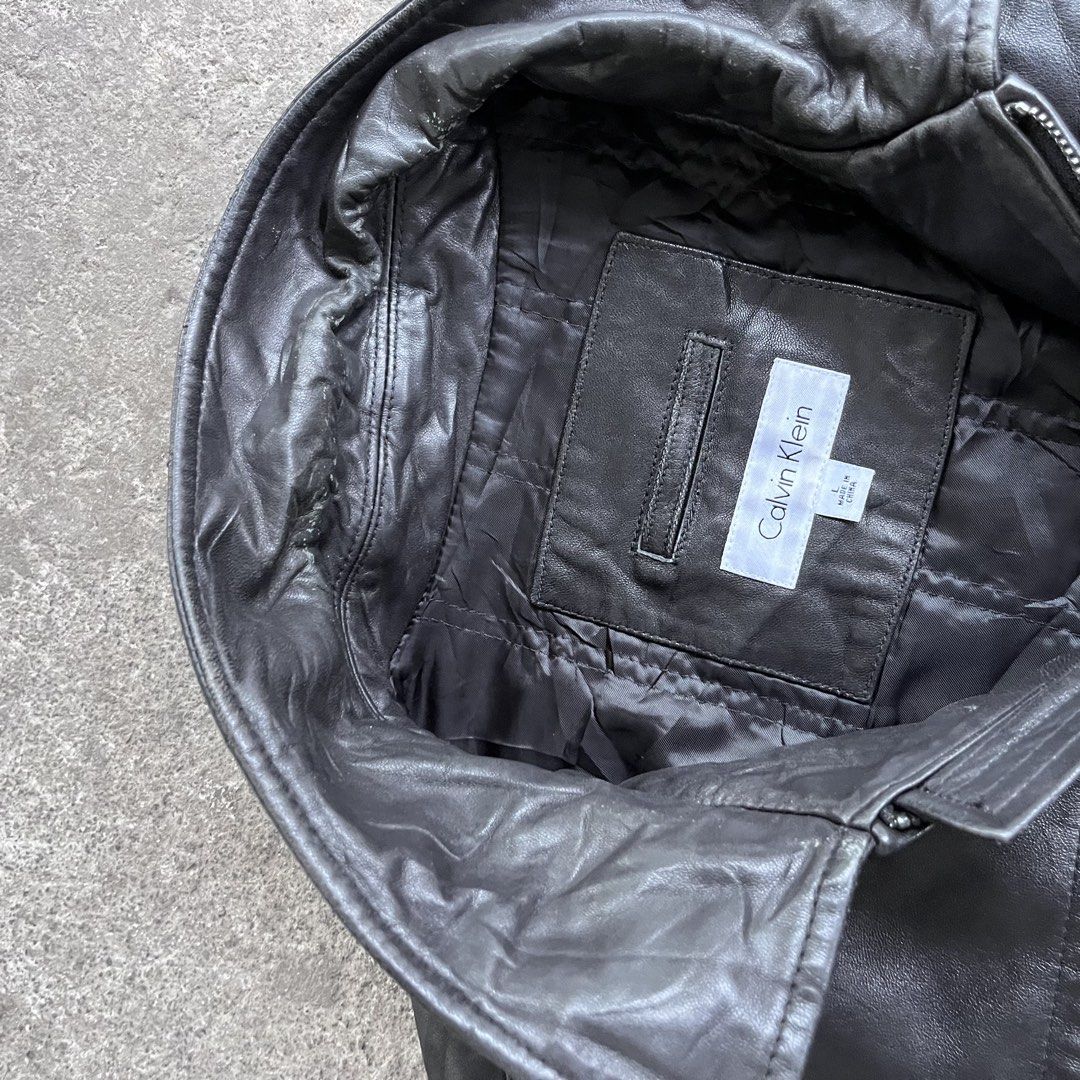 Calvin Klein Collared Jacket (Category: Activewear) located in Nagcarlan. Submitted by swiftgem-d189 (Listing ID 1465636942, Image 3). Description: Pm for more details!.