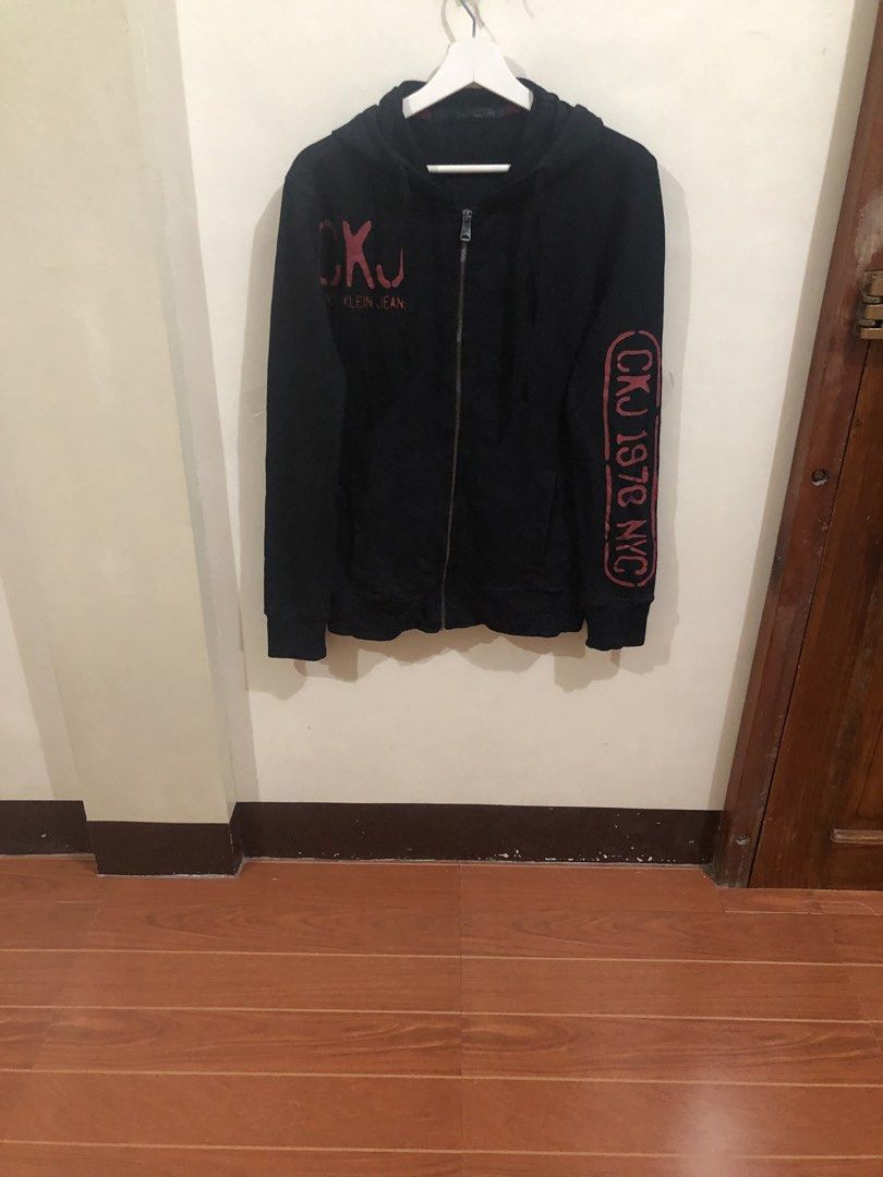 Calvin Klein Jacket (Category: Coats, Jackets and Outerwear) located in Oas. Submitted by alithrifthunter (Listing ID 1465665055, Image 2). Description: .