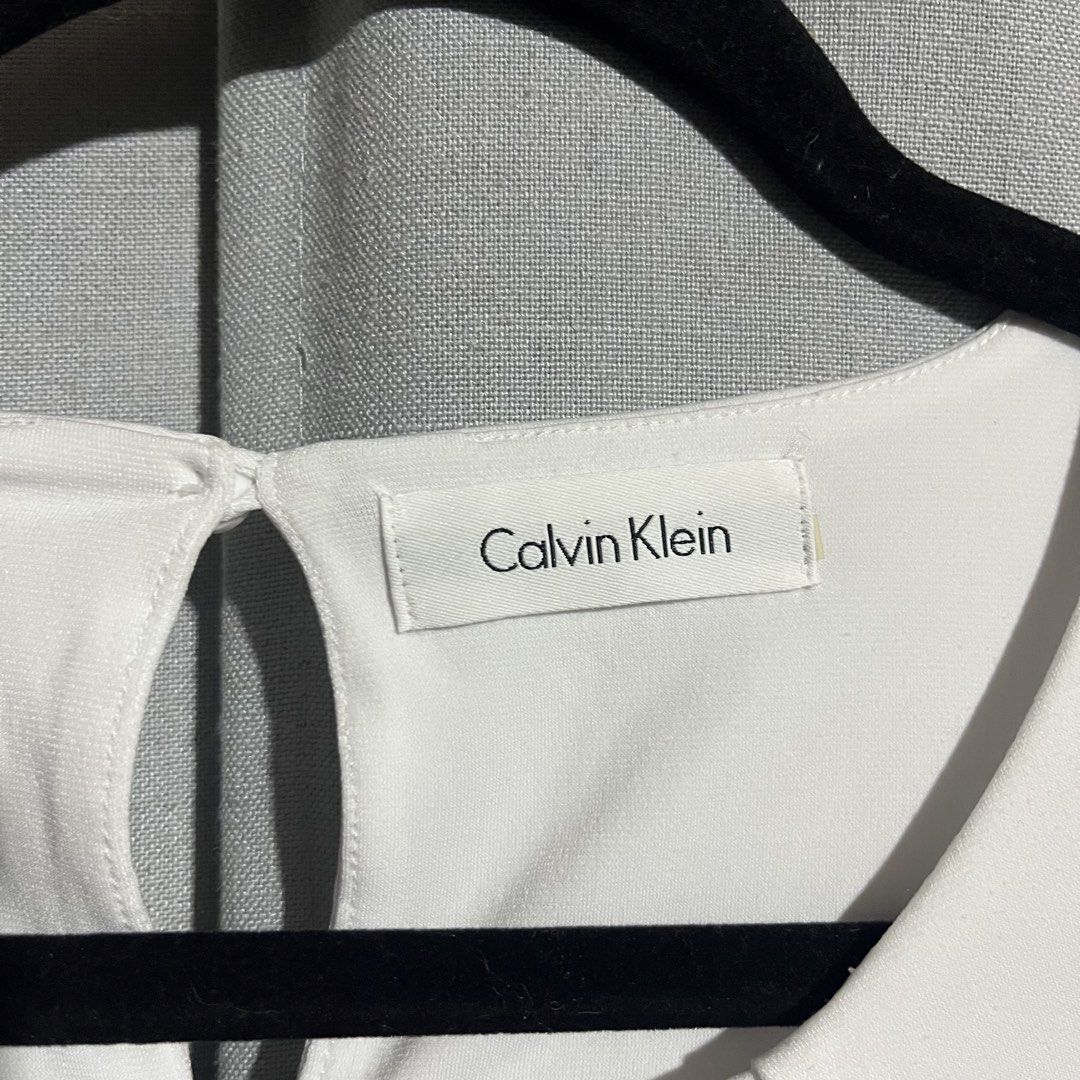 Calvin Klein White Sleeveless Top (Category: Sleeveless) located in Tanjay. Submitted by febmarie (Listing ID 1465701118, Image 2). Description: 📍 Negros Oriental 📦 J&T — SF c/o buyer .
