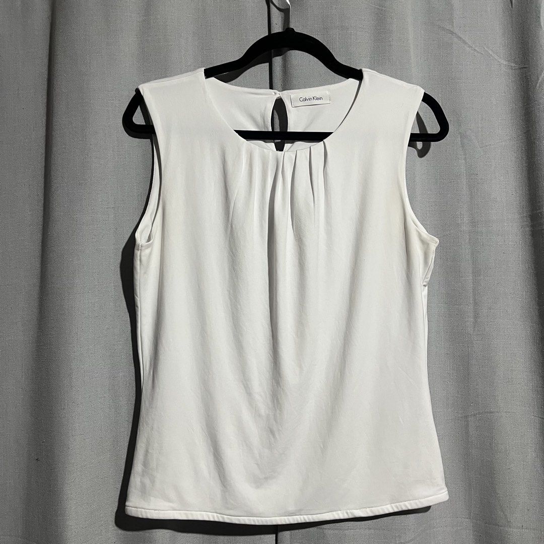 Calvin Klein White Sleeveless Top (Category: Sleeveless) located in Tanjay. Submitted by febmarie (Listing ID 1465701118, Image 1). Description: 📍 Negros Oriental 📦 J&T — SF c/o buyer .