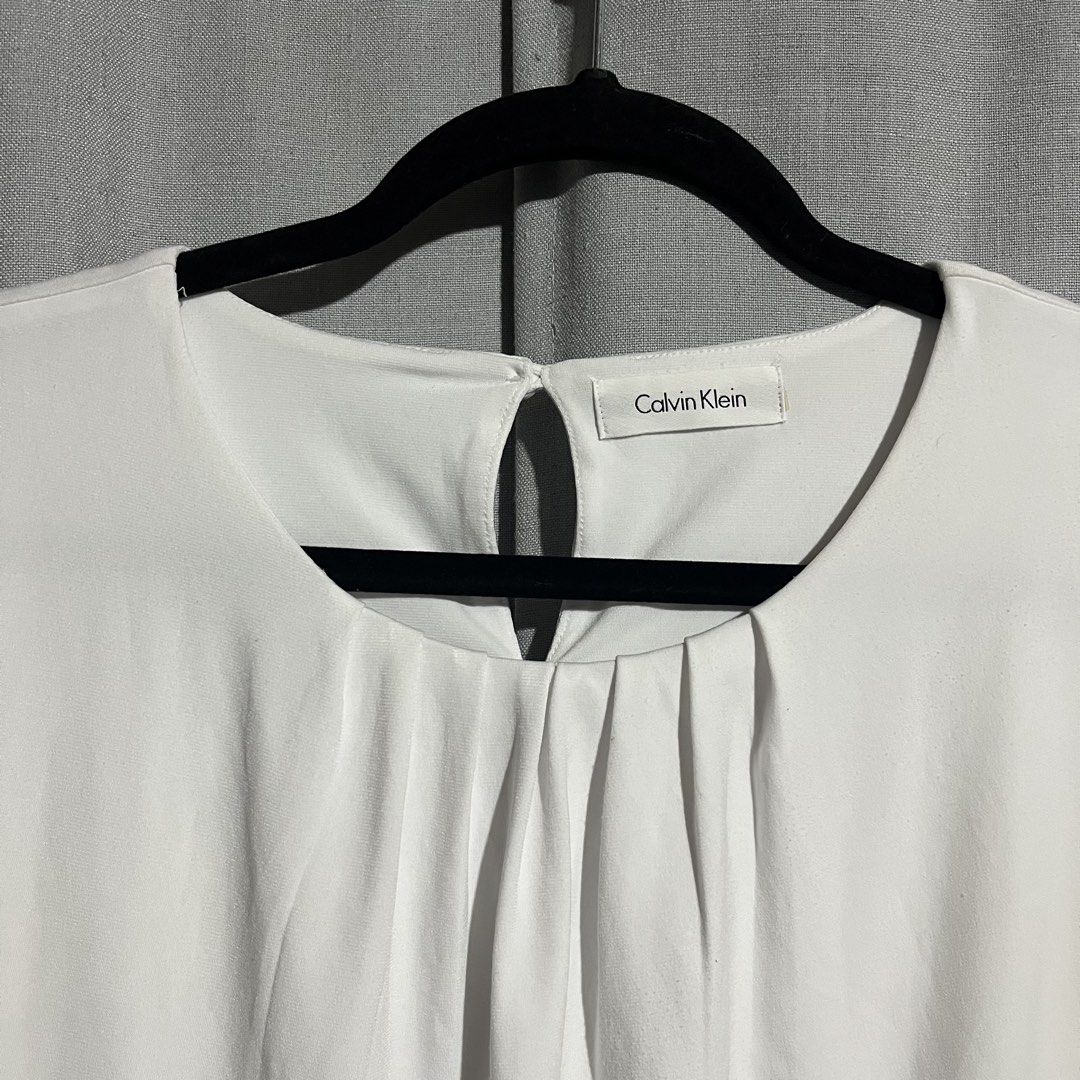 Calvin Klein White Sleeveless Top (Category: Sleeveless) located in Tanjay. Submitted by febmarie (Listing ID 1465701118, Image 3). Description: 📍 Negros Oriental 📦 J&T — SF c/o buyer .