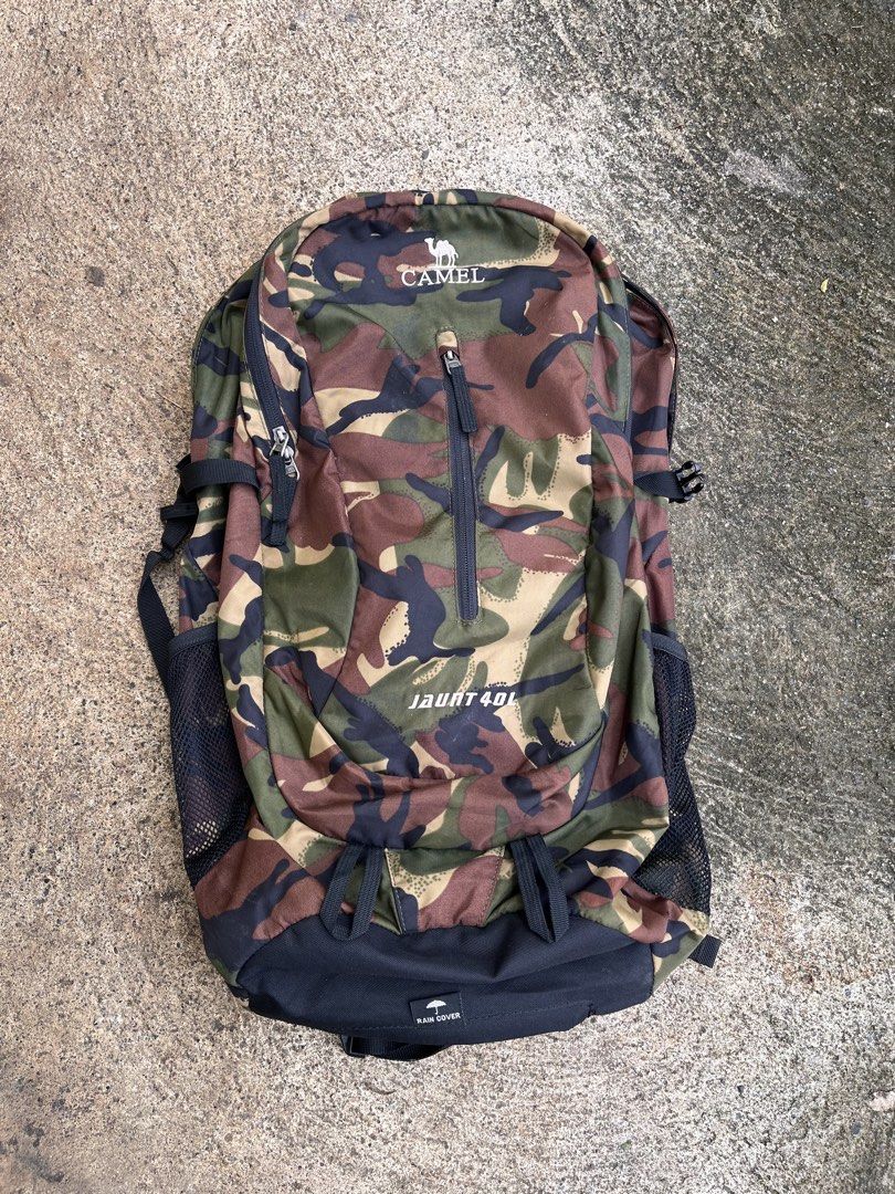 CAMEL MOUNTAINEERING BAG 40LTRS (Category: Backpacks) located in Valencia. Submitted by hunterxthrifter (Listing ID 1465600631, Image 1). Description: GOOD ASNEW CAMO COLORWAY 40LTRS MERON RAINCOVER.