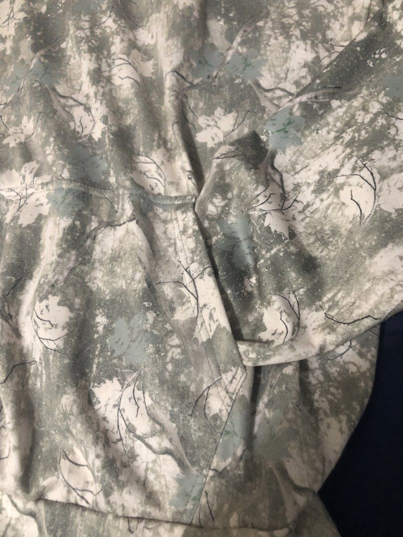 Camo Tree Print Hoodie Sweatshirt (Category: Coats, Jackets and Outerwear) located in Canaman. Submitted by stu333 (Listing ID 1465695383, Image 2). Description: - Design: Grey and white camouflage tree and leaf pattern - Fit: Tagged XL/L (fits comfortably as a pullover) - Comfort: Soft fleece lining inside for extra warmth - Features: Practical front kangaroo pocket, ribbed cuffs and hem - Condition: Warm and ready for cooler days, grab it while