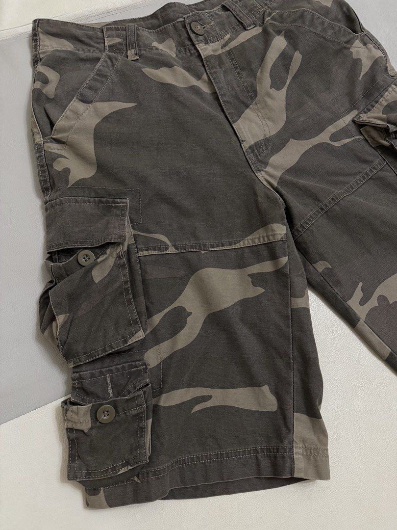 Camouflage Cargo Shorts for Men’s (Category: Shorts) located in Quezon City. Submitted by vaniefiel (Listing ID 1465581179, Image 3). Description: - Camouflage Cargo Shorts - Brand: BPC Workshop - Size: Medium fits 30 waistband - Material: 100% cotton - Features: Heavy-duty utility style with multiple button-flap side pockets - Ideal for: Street wear and outdoor activities Location: QC, Batasan Hills MOP: Gcash Policy: No COD Payment first before