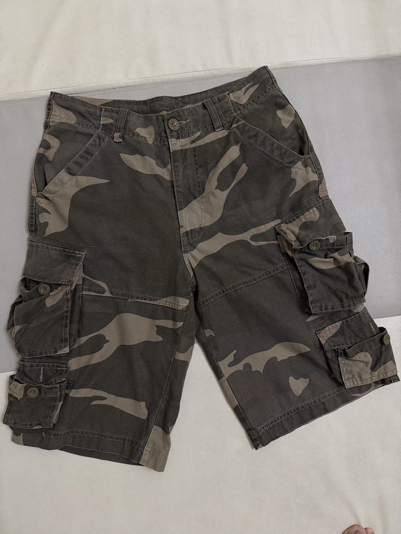 Camouflage Cargo Shorts for Men’s (Category: Shorts) located in Quezon City. Submitted by vaniefiel (Listing ID 1465581179, Image 2). Description: - Camouflage Cargo Shorts - Brand: BPC Workshop - Size: Medium fits 30 waistband - Material: 100% cotton - Features: Heavy-duty utility style with multiple button-flap side pockets - Ideal for: Street wear and outdoor activities Location: QC, Batasan Hills MOP: Gcash Policy: No COD Payment first before