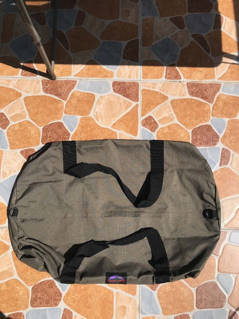 Camp Inn Olive Green Duffle Bag (Category: Sling Bags) located in Quezon City. Submitted by davidmelvin28 (Listing ID 1465590672, Image 1). Description: - Authentic Camp Inn duffle bag, proudly Made in U.S.A. - Color: Classic Olive Green with contrasting black hardware - Material: Heavy-duty textured fabric built for rugged use - Straps: Sturdy black nylon carry straps wrapped securely around the body - Features: Reinforced side attachment loops 