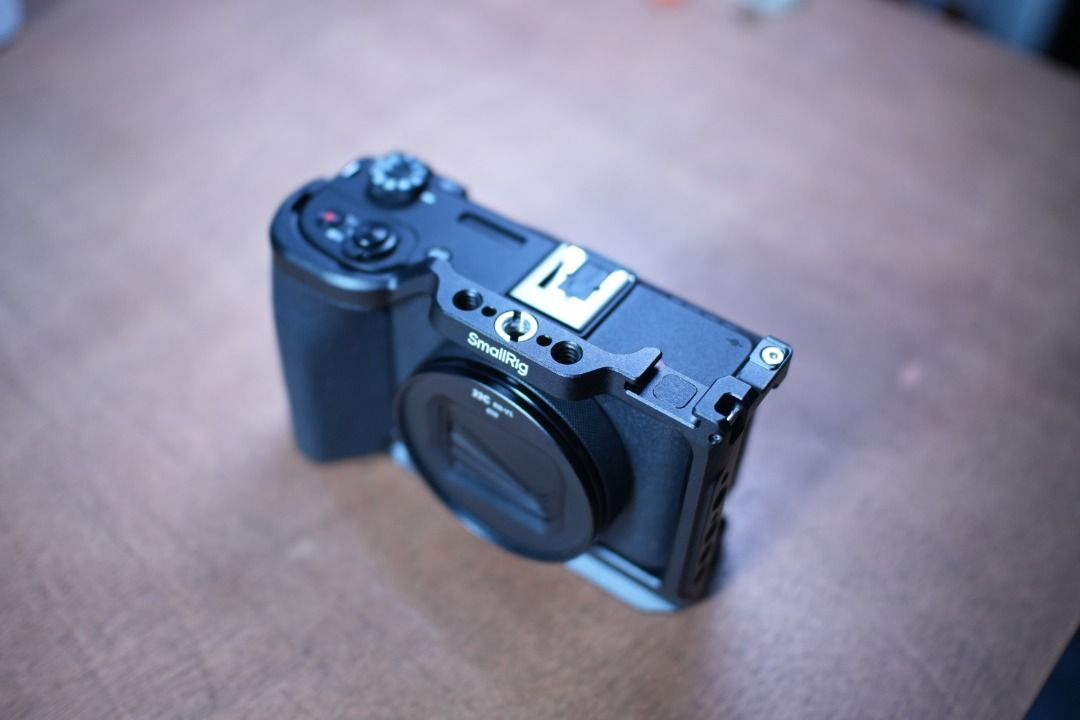 Canon PowerShot V1 with SmallRig Cage and JJC Filter Adapter (Category: Cameras) located in Caloocan City. Submitted by yuranet (Listing ID 1465602977, Image 1). Description: - Canon PowerShot V1 camera, fully kitted out for vlogging and street shooting - Fitted SmallRig metal cage in clean condition with minimal wear - JJC 58mm filter adapter securely mounted to the lens - All-in-one setup perfect for content creators.