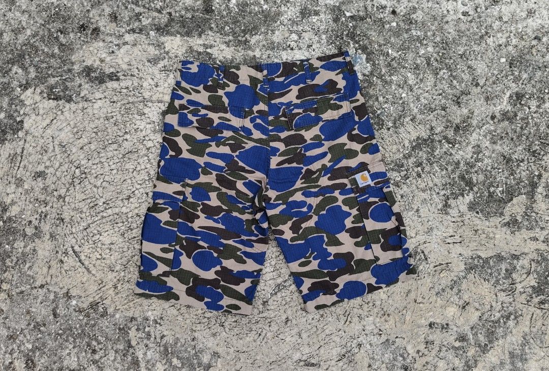 Carhartt WIP regular cargo short (Category: Shorts) located in Mati. Submitted by gsthrift (Listing ID 1465671974, Image 2). Description: Width 34 Length 23 Leg Opening 11.