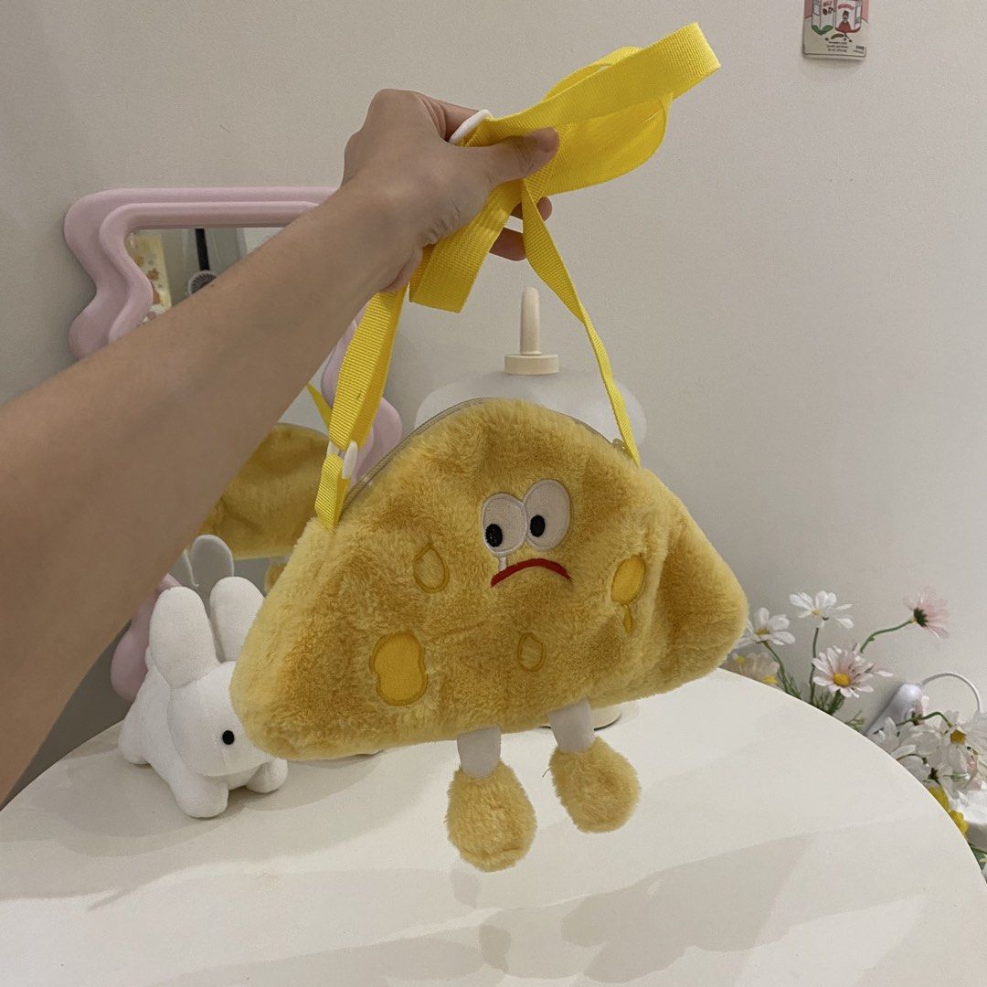 Cartoon Cheese Plush Bag (Category: Cross-body Bags) located in San Pedro. Submitted by jellybean.co (Listing ID 1465719033, Image 2). Description: .