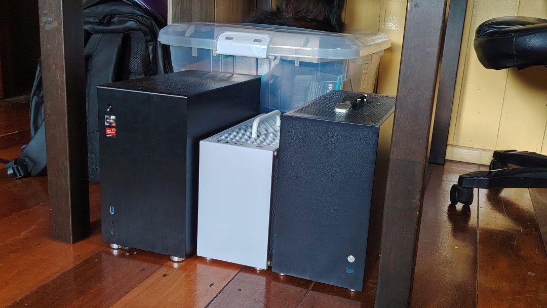 Casing ITX Only (Category: Desktops) located in Kuala Terengganu. Submitted by racun_eshop_04 (Listing ID 1465645686, Image 1). Description: Nak jual 3 casing ni iaitu -Jonsbo V10 Rm100 -Metalfish T60 (White) with handle Rm130 -Yueying (Black) with handle Rm60.